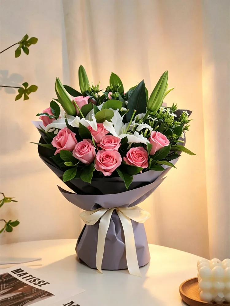 Fresh hand bouquet by Chateau Flower, Klang Valley florist